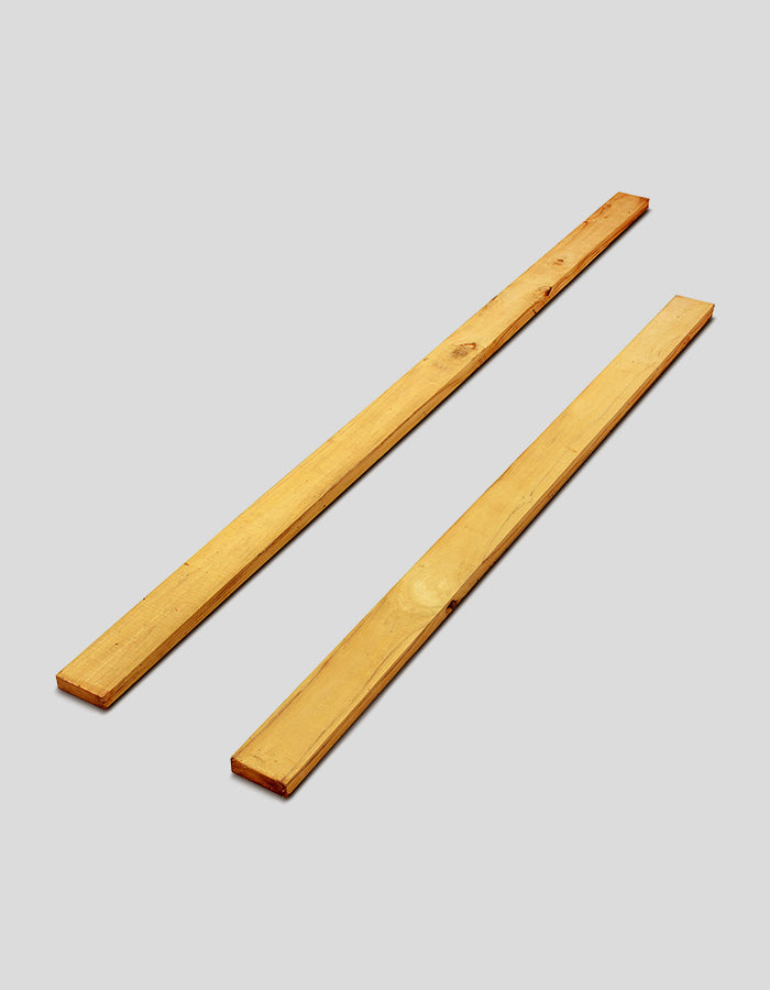 Schuttingplanken rechthoekig (met rechte randen), ruw gezaagd, van robiniahout